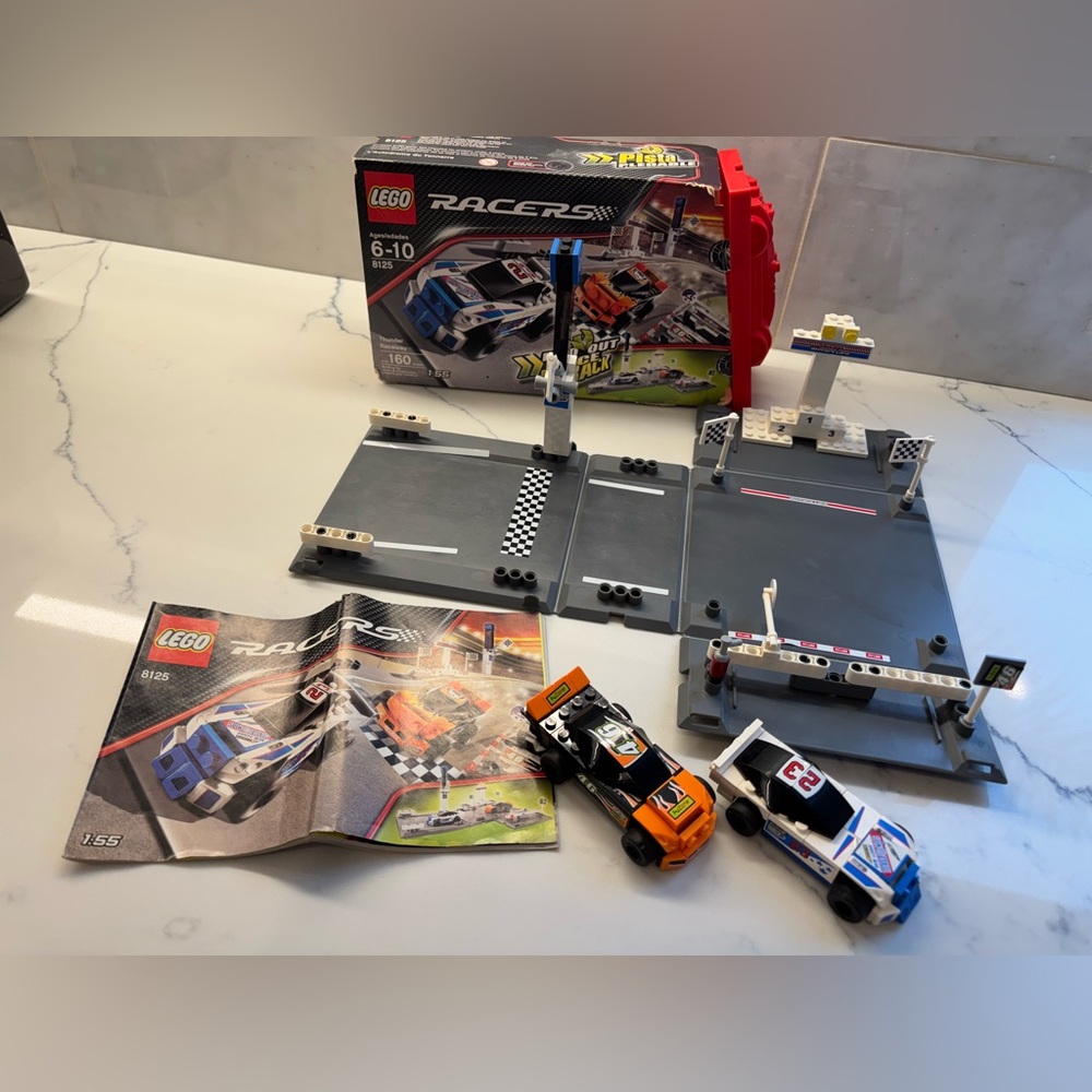 Lego Thunder Raceway 8125 Racing Set with Fold Out Track - complete - Picture 2 of 11